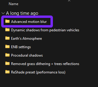 File Explorer window displaying the contents of the "optionals" folder from the VisualIV 1.0.600 mod. A purple highlight surrounds the "Advanced motion blur" folder, indicating it as a selectable enhancement. Other visible optional folders include Dynamic shadows from pedestrian vehicles, Earth’s Atmosphere, ENB settings, Procedural shadows, Removed grass dithering + trees reflections, and ReShade preset (performance loss).